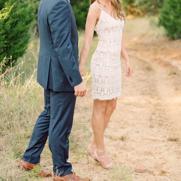 Aakaa White Lace Midi Dress - Picture 4 of 4